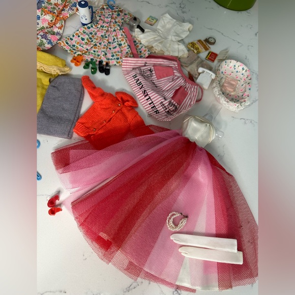 Vintage 1964 bubble cut Barbie Midge lot with case, fashions, box & accessories - Picture 2 of 16